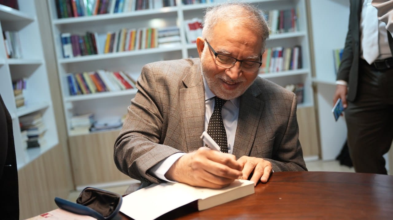 ندوة و حفل توقيع كتاب رؤية في واقع و مستقبل الزراعة العراقية للدكتور أكرم الحكيم