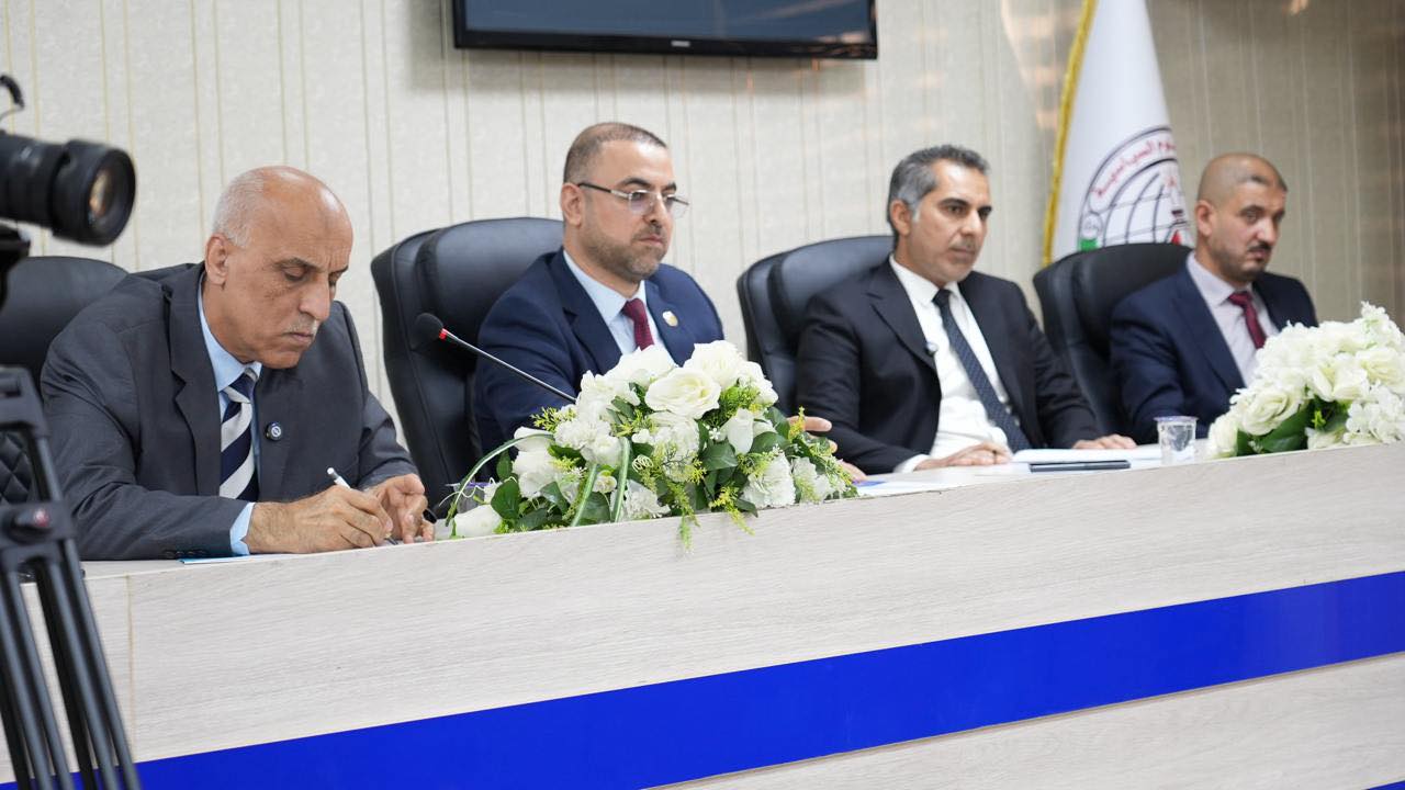 عقد مركز رواق بغداد ندوة حوارية عن ملف " الاقتصاد العراقي من المركزية إلى التشتت "