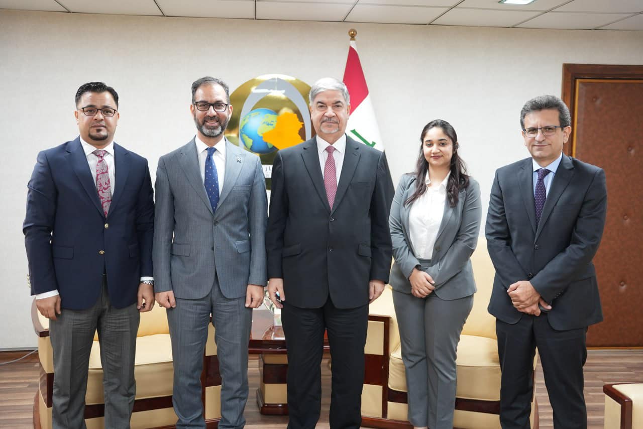 بهدف التنسيق والتعاون المشترك ما بين مركز رواق بغداد ومعهد الخدمة الخارجية