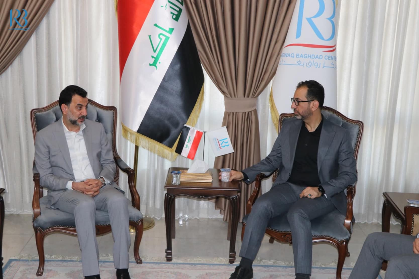 أستقبل رئيس مركز رواق بغداد للسياسات العامة الأستاذ عباس العنبوري رئيس تجمع اقتدار وطن ووزير الشباب والرياضة السابق الاستاذ عبد الحسين عبطان