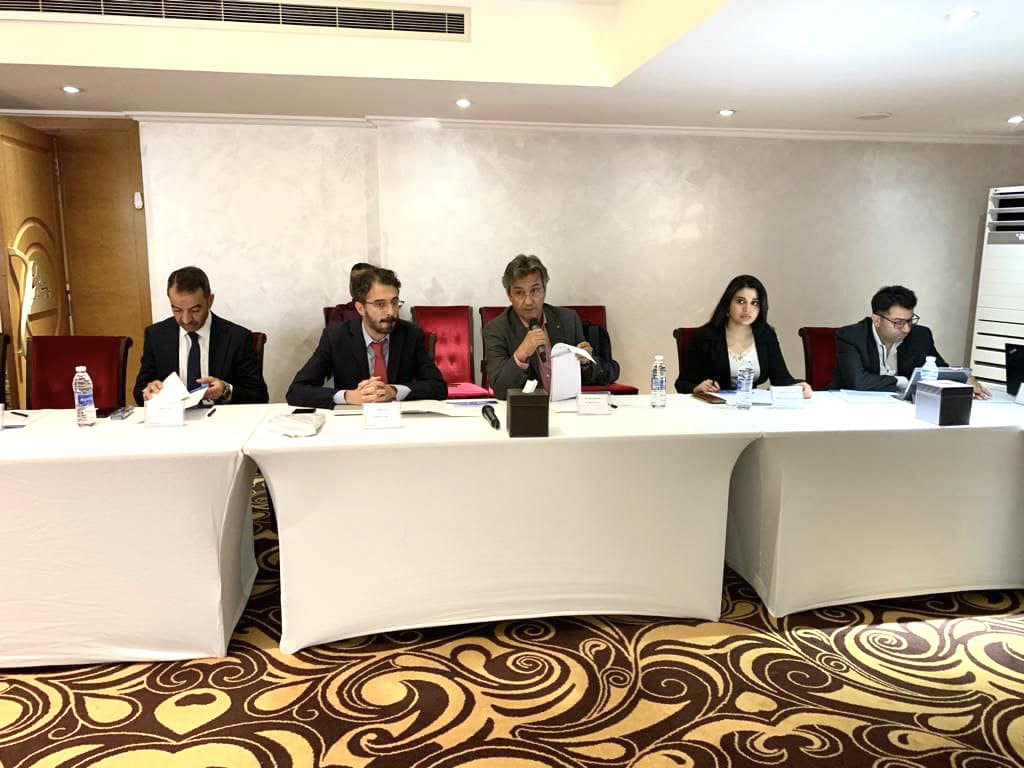 قام مركز رواق بغداد للسياسات العامة الجلسة الحوارية الاولى التي تناولت الحديث عن "النظام البرلماني في العراق الواقع والطموح ،،،رؤى في أمكانية الاصلاح"
