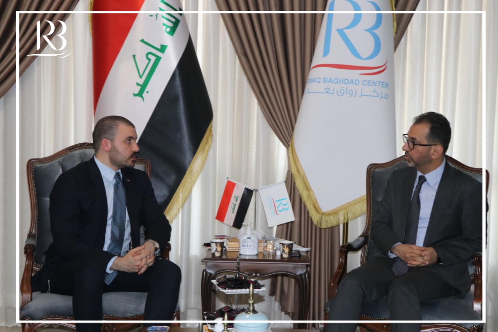 أستقبل رئيس مركز رواق بغداد للسياسات العامة الاستاذ عباس العنبوري مسؤول القسم السياسي في السفارة التركية السيد اوغول حسن اوزال
