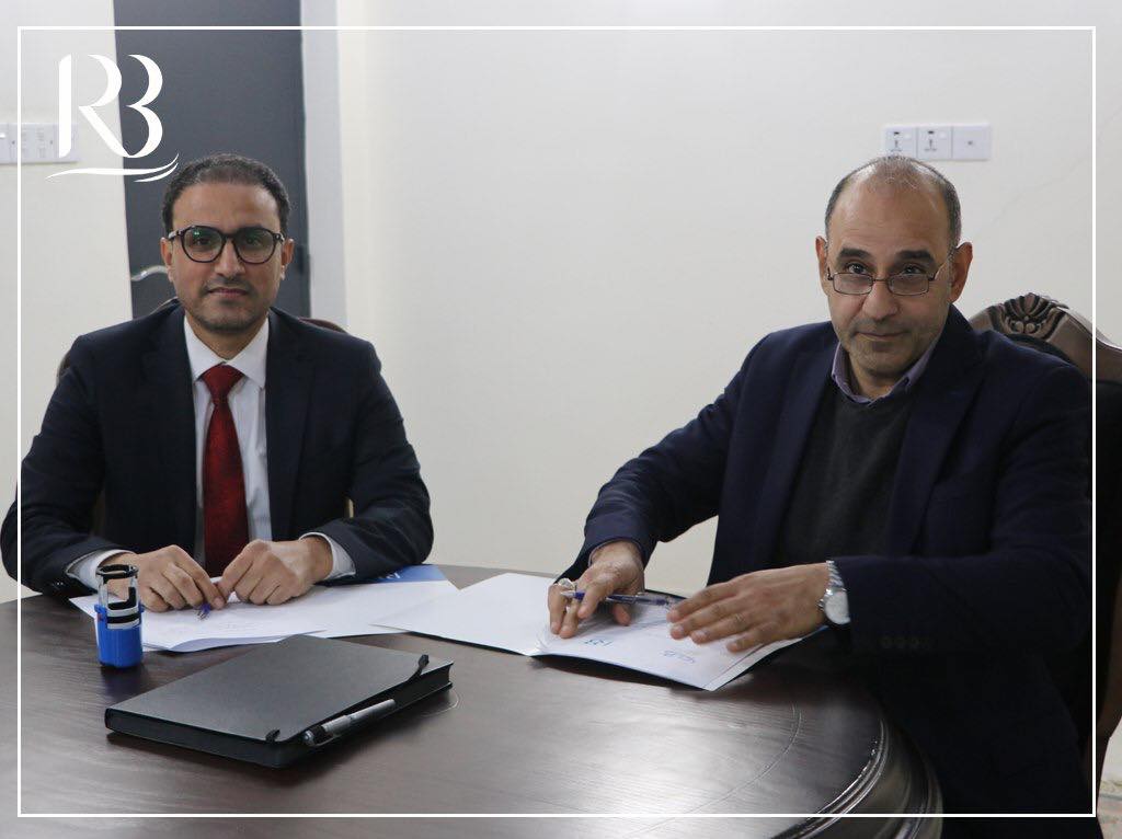 وقع المدير التنفيذي لمركز رواق بغداد للسياسات العامة الأستاذ عدنان عبد الحسين مذكرة تفاهم مع مركز فكر لاعداد القادة