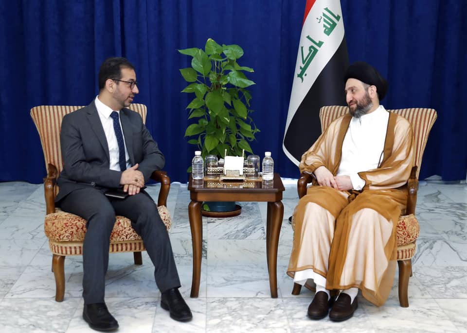 التقى وفد مركز رواق بغداد للسياسات العامّة، برئاسة الدكتور عباس العنبوري، زعيم تيار الحكمة الوطني، السيد عمار الحكيم