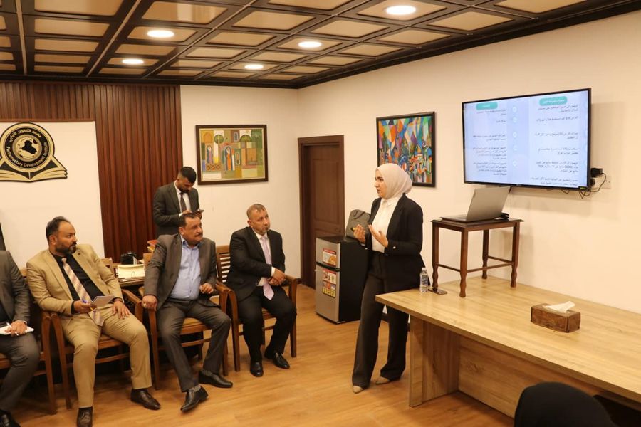 بالتعاون مع معهد التطوير النيابي اقام مركز رواق بغداد ورشة تدريبية لموظفي المعهد حول تطبيق (انا البرلمان