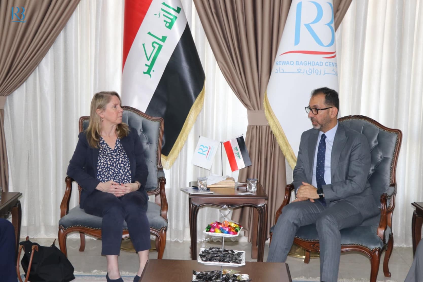 استقبل رئيس مركز رواق بغداد نائب رئيس مكتب العراق في وزارة الخارجية الامريكية السيدة كارين برونسون ووفدًا يمثل السفارة الامريكية ببغداد