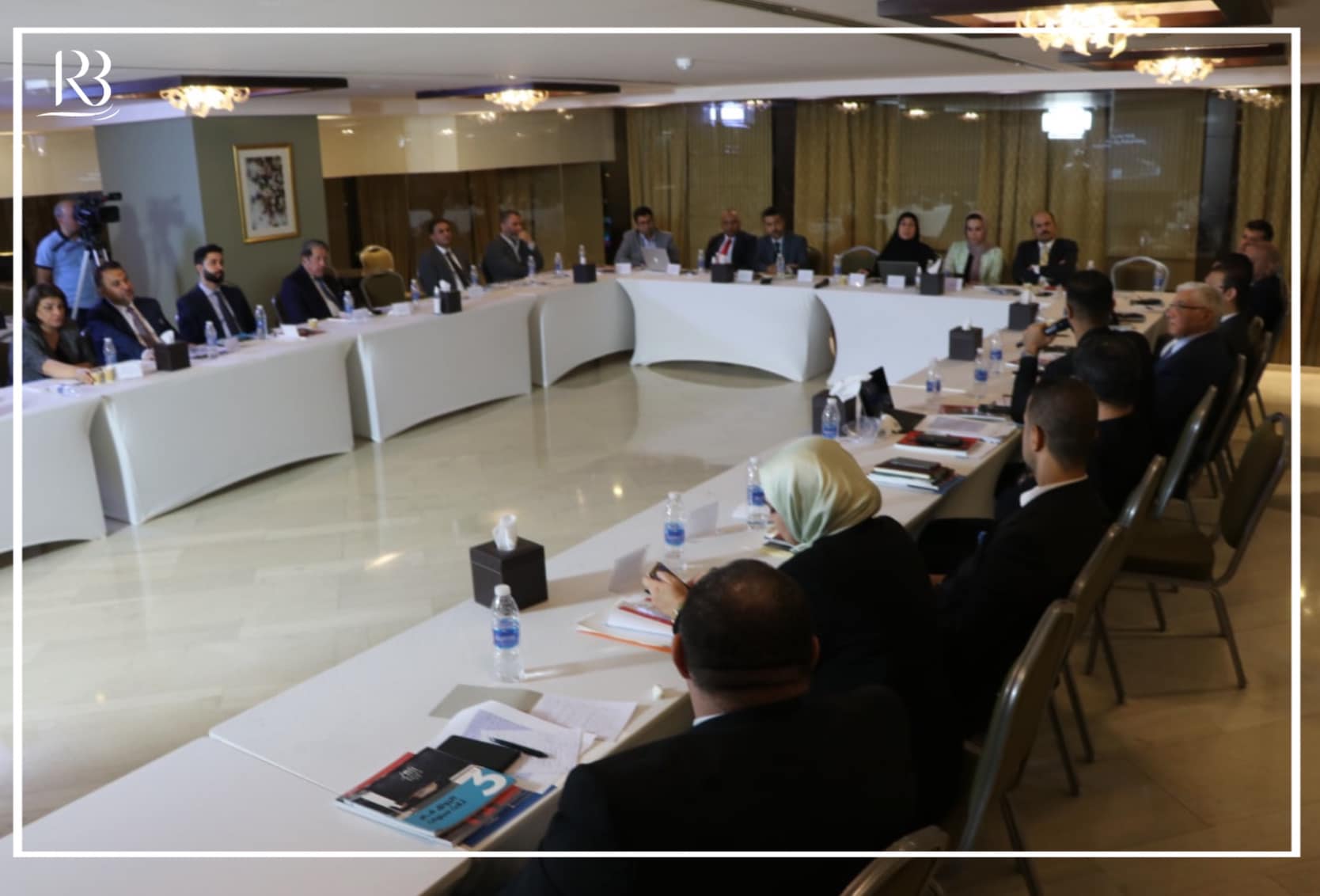 أقام مركز رواق بغداد جلسته الحوارية الرابعة الخاصة بمشروع إعادة النظر بالإطار الدستوري لدستور عام 2005