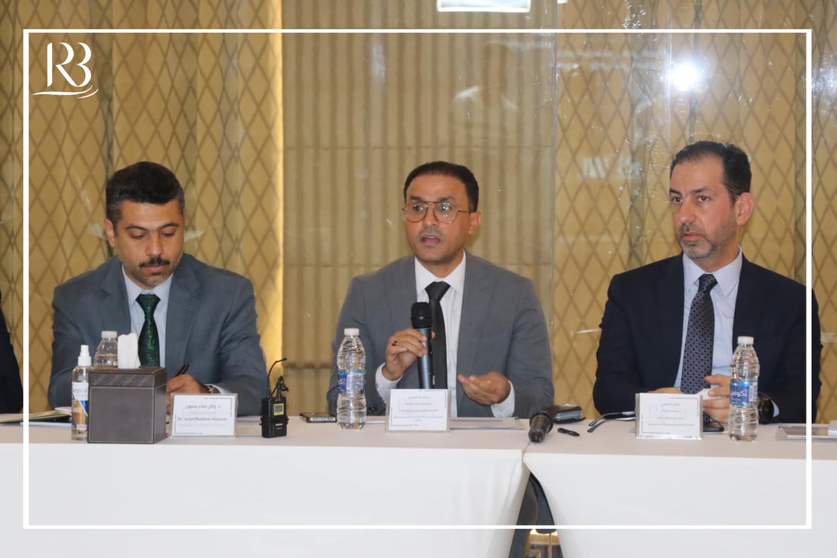 أقام مركز رواق بغداد جلسته الحوارية الرابعة الخاصة بمشروع إعادة النظر بالإطار الدستوري لدستور عام 2005