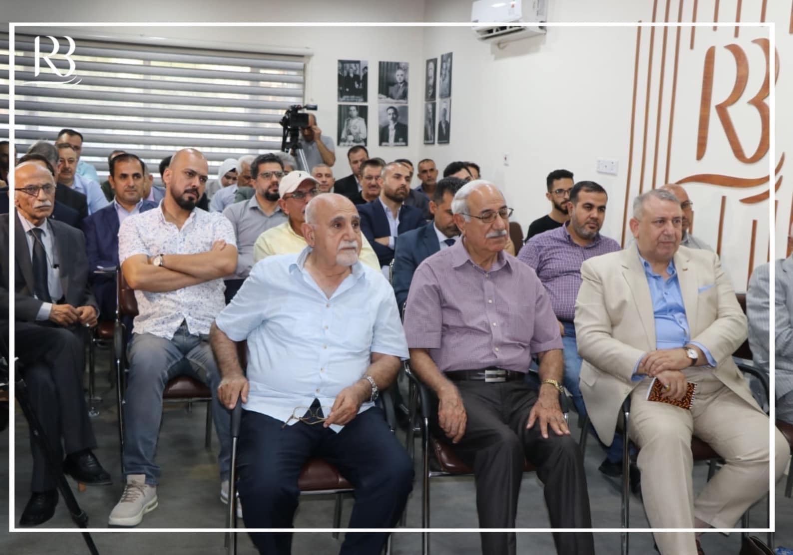 الحلقة النقاشية التي اقامها مركز رواق بغداد للسياسات العامة